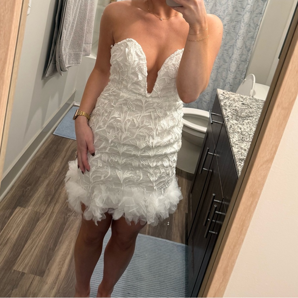 Selfie Leslie Strapless White Dress